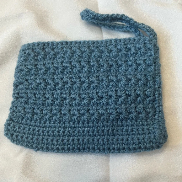 Handmade knit double clasp wristlet - Picture 2 of 6